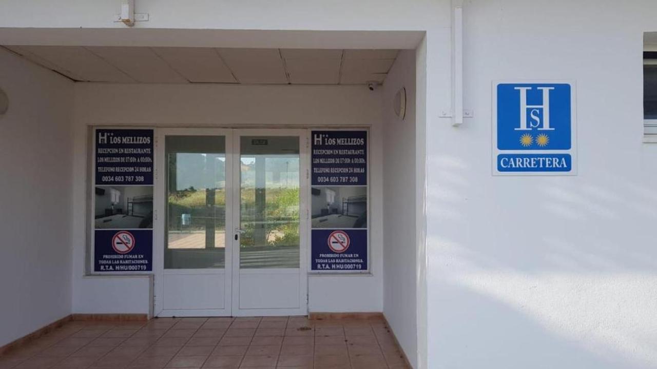 Hostal Ayamonte Los Mellizos ภายนอก รูปภาพ